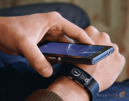 ����� ������-�������� Sony SmartBand SWR30